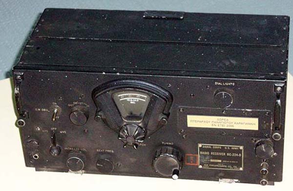 Historisk BC-224-D HF-radiomodtager fra Anden Verdenskrig